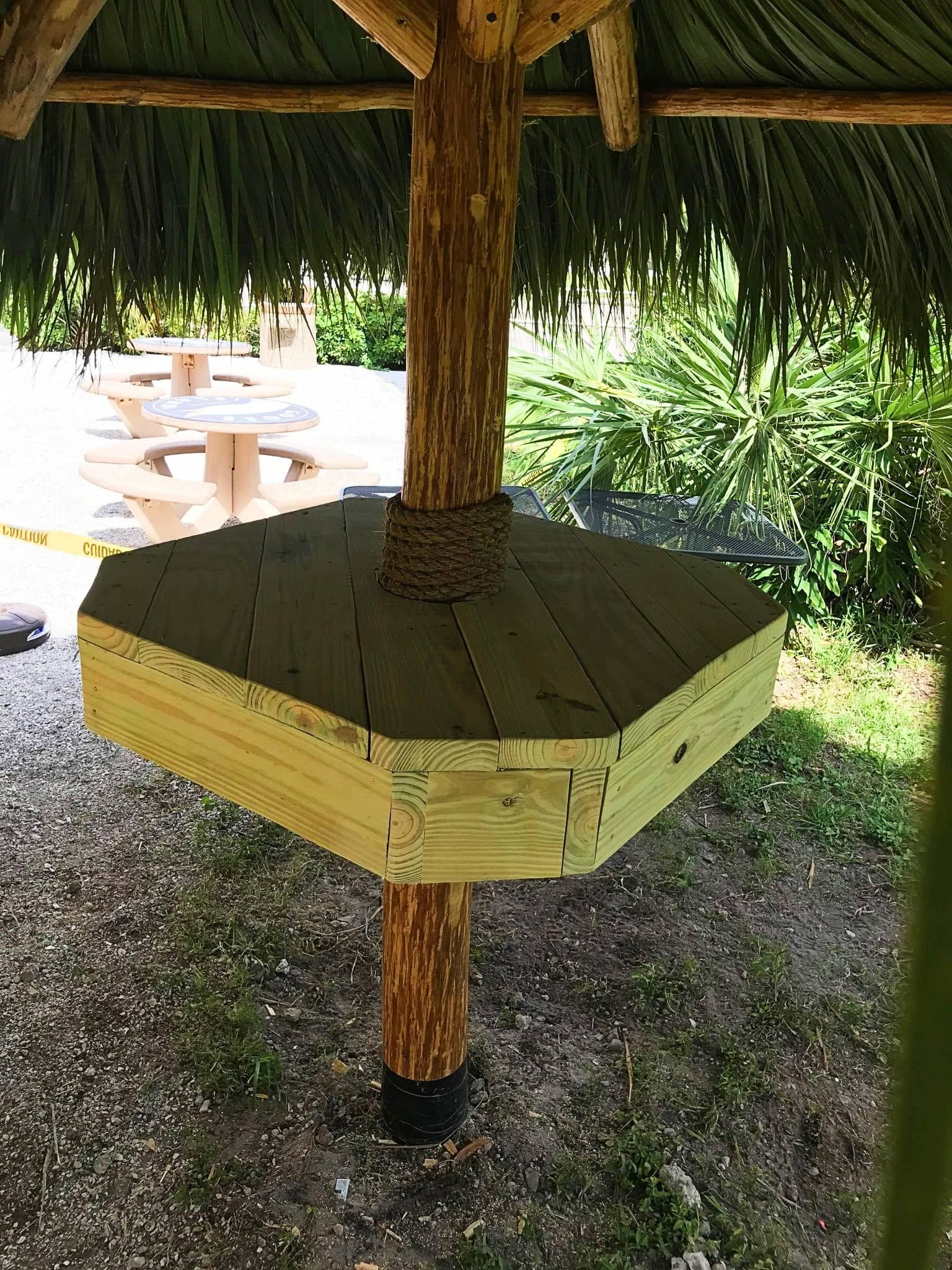 Single pole tiki with table built in